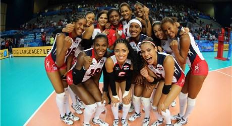 Equipo de voleibol dominicano se mantiene invicto al ganarle a Canadá