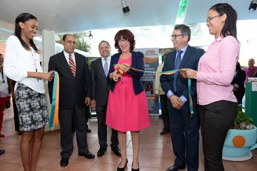 IIBI inaugura exposición de logros y resultados institucionales
