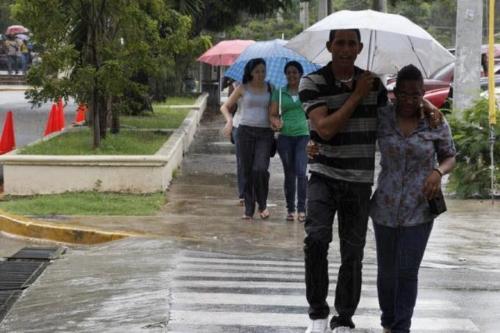 Se esperan chubascos dispersos y temperaturas calurosas para hoy
