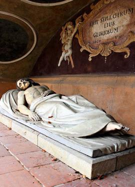 Renuevan santuario que se cree fue tumba de Jesús