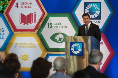 Popular lanza préstamos preferentes para vehículos ecológicos y paneles solares