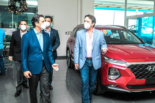El presidente ejecutivo del Popular visita concesionarios de Autoferia Popular