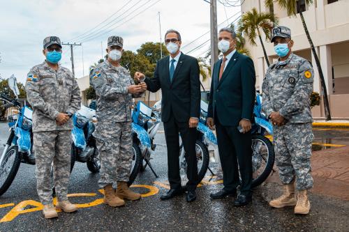 Banco Popular entrega motocicletas a la Armada de República Dominicana