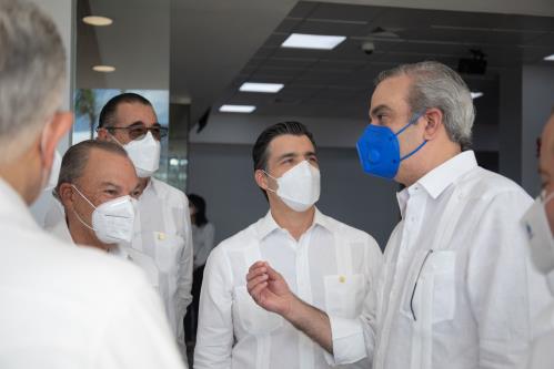 Presidente de la República visita nueva oficina del Popular en Bávaro