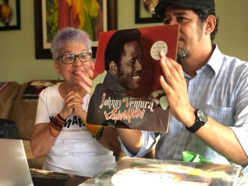 Análisis contenido discográfico carátulas Johnny Ventura