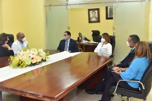 Fundación Popular y Sanar una Nación entregan mascarillas y medicamentos a la Maternidad de la Altagracia