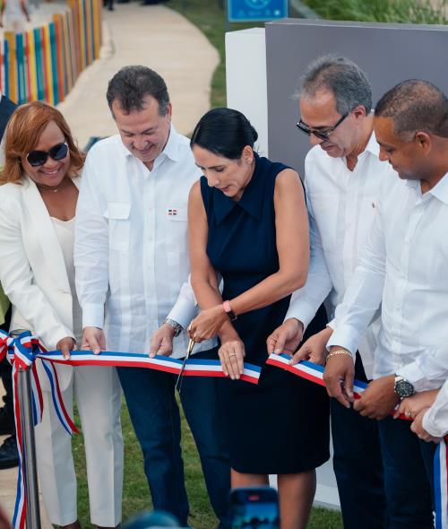 Banco Popular, Primera dama y MICM inauguran parque El Brisal en SPM
