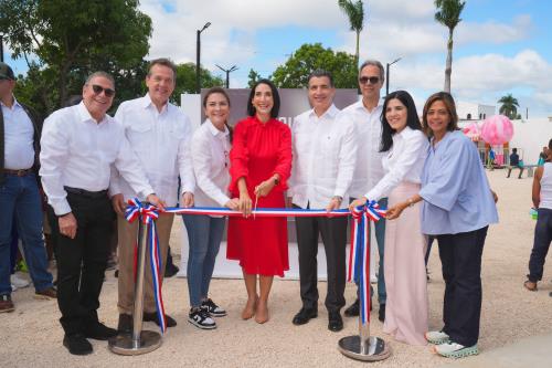 Primera dama, MICM, ADN y Banco Popular inauguran Parque Los Girasoles en el Distrito Nacional