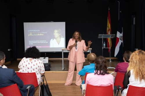 Conferencista internacional Irene Morillo dicta conferencia para la mujer dominicana en Madrid