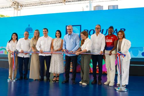Popular, presidente Abinader y ADN inauguran parque Velazcasas