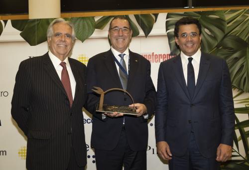 Grupo Preferente reconoce a Juan Manuel Martín de Oliva en la FITUR