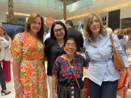 Embajada de Guatemala exhibe exposición de alfombras guatemaltecas elaboradas de aserrín