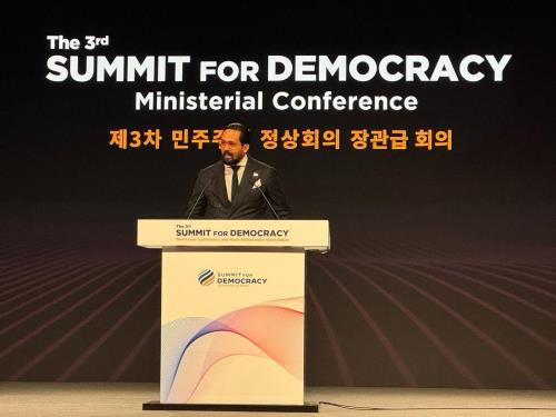 Bartolomé Pujals, director general de la OGTIC, expone sobre el rol inteligencia artificial en materia gubernamental en la Tercera Cumbre de la Democracia