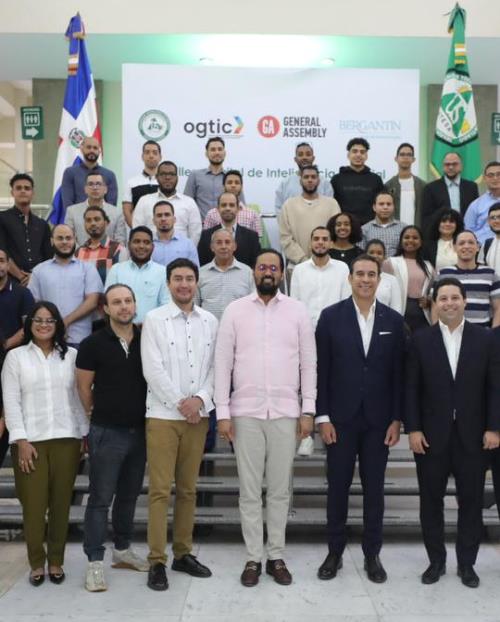 116 jóvenes se gradúan en áreas STEM e inteligencia artificial en el programa Semilleros Digitales INCUBO