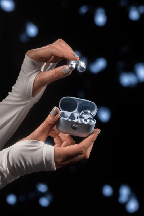 Motorola presenta The Brilliant Collection con cristales Swarovski, donde la tecnología se une al lujo y el estilo de vida