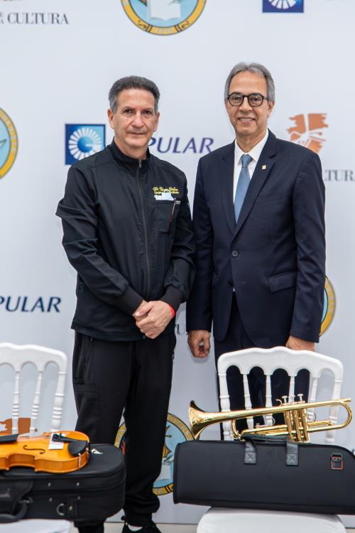 Banco Popular dona 130 instrumentos musicales para jóvenes de La Vega