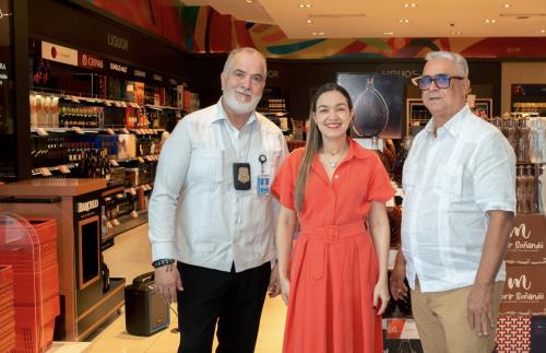 Presentan Ron Tamboril, un homenaje a la Capital Mundial del Cigarro