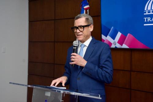 Ministro de Trabajo juramenta nuevos viceministros y destaca avances históricos en empleo y reducción de la pobreza