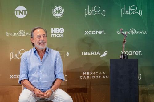 Guillermo Francella agradece el galardón de Honor de Premios PLATINO Xcaret 2026