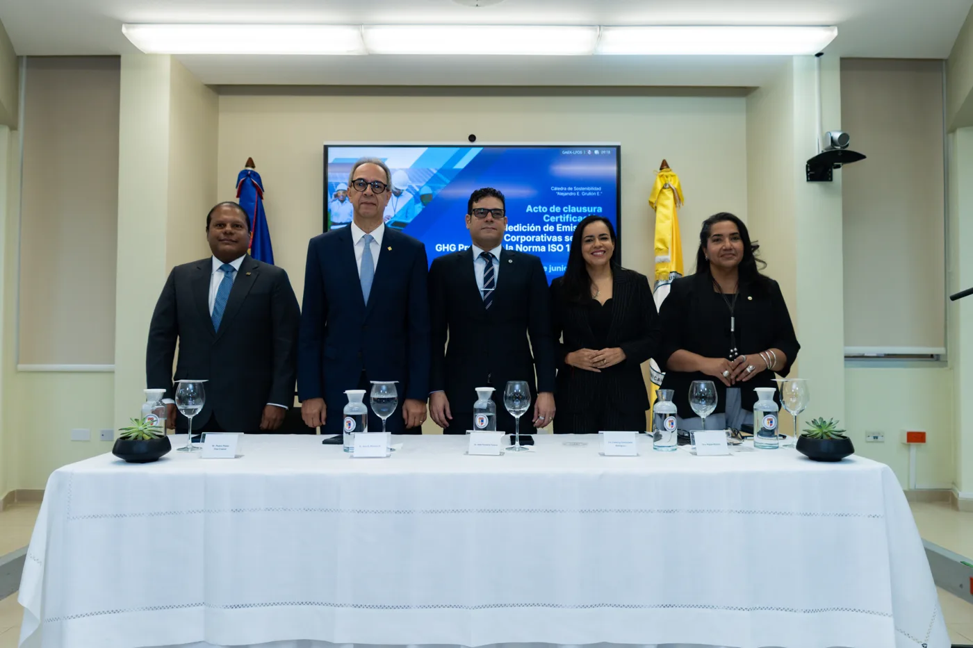 Banco Popular, PUCMM y DEUMAN certifican profesionales en medición de emisiones corporativas